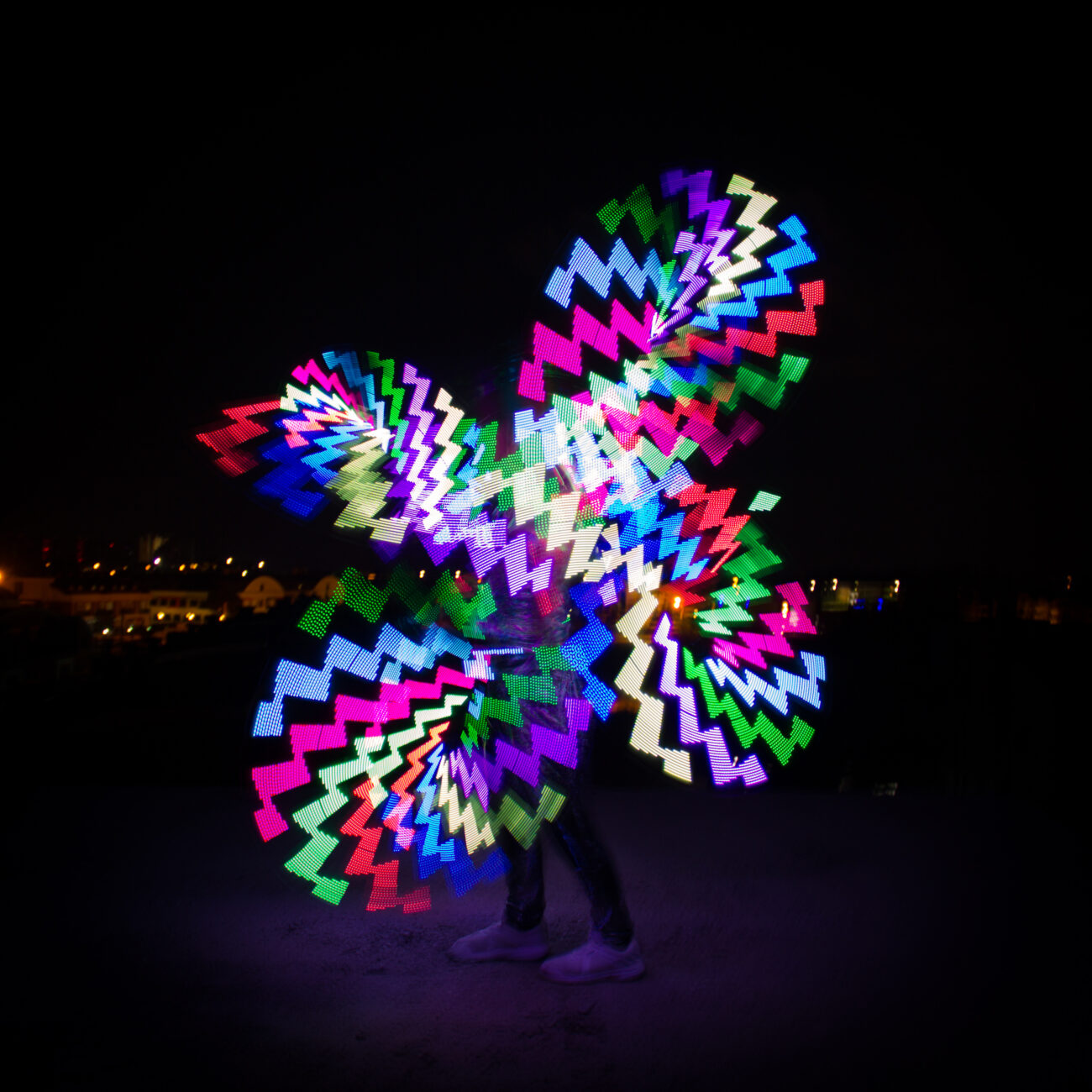 Elvis gjeci spettacolo con led per eventi privati compleanni feste matrimoni e feste in piazza notti bianche
